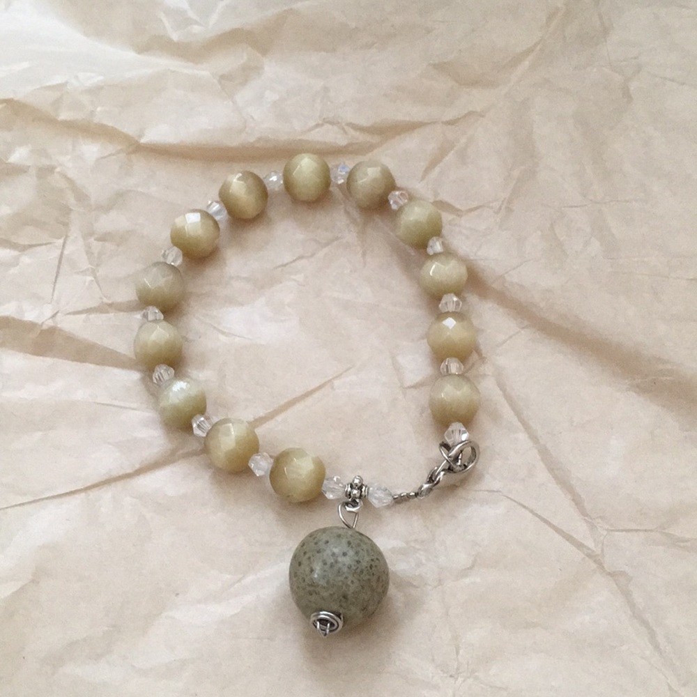 💥FREE SHIPPING on 2 or more items Statement 💕Bracelet w/Coral Charm